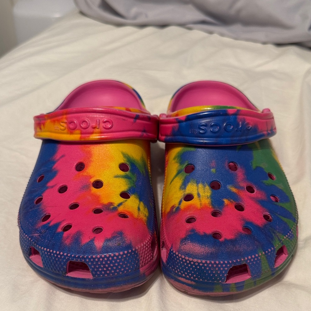 Multicolor Crocs